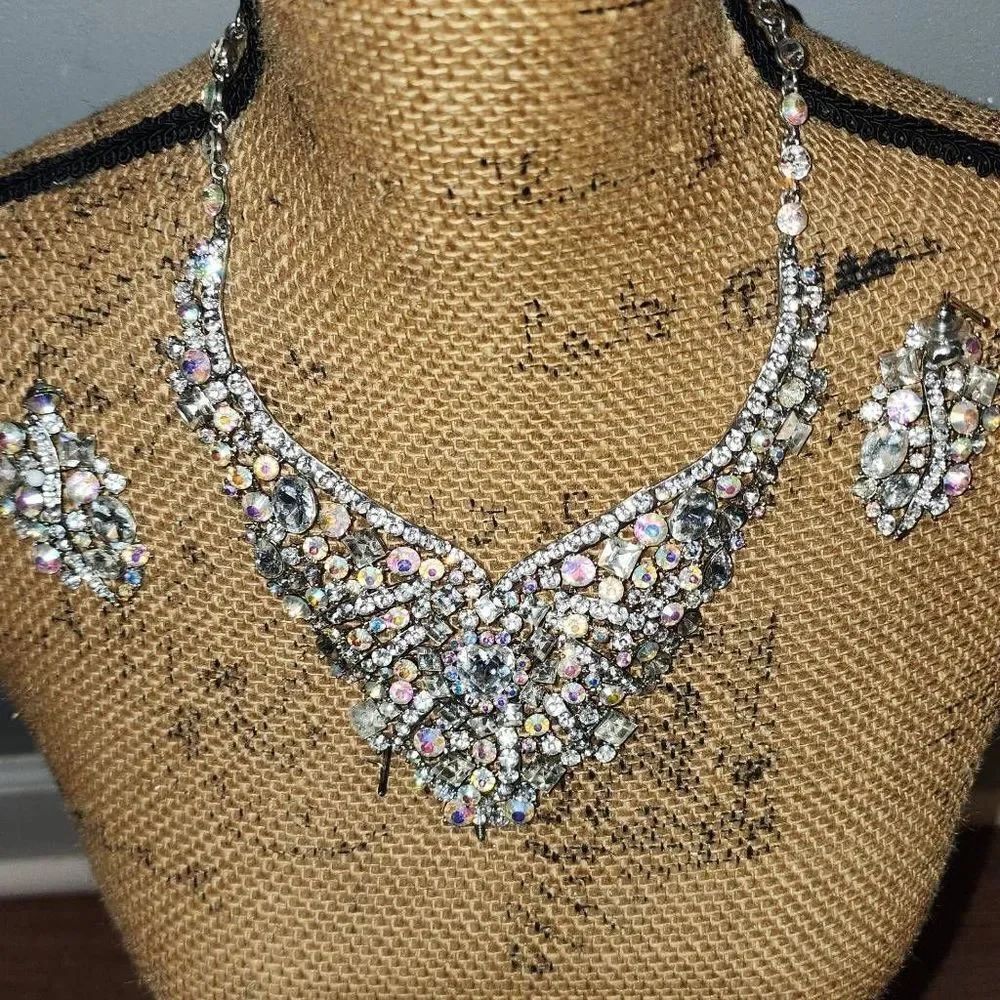 Ornate costume jewelry set 